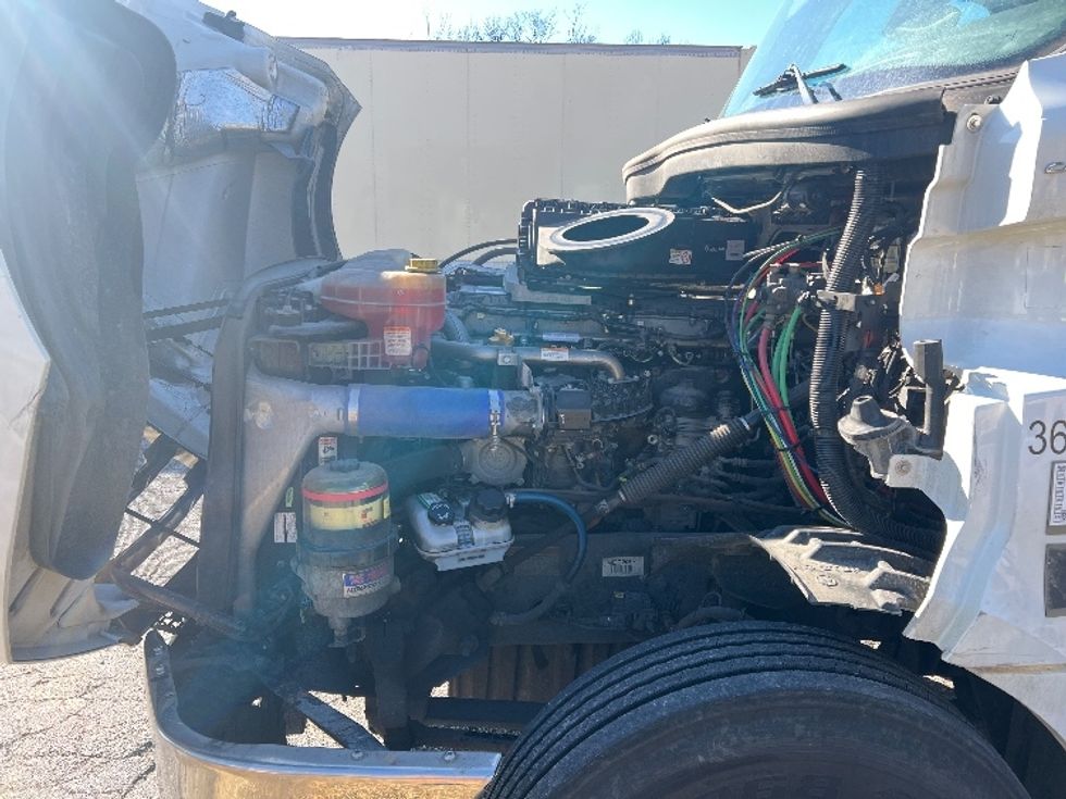 Day Cab Tractor-Heavy Duty Tractors-Freightliner-2020-T12664ST-Essex-MD-318,377\n\t\tmiles-$ 59,750 - Image 16