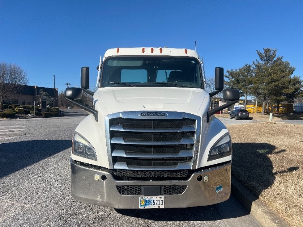 Day Cab Tractor-Heavy Duty Tractors-Freightliner-2020-T12664ST-Essex-MD-318,377\n\t\tmiles-$ 59,750 - Image 2