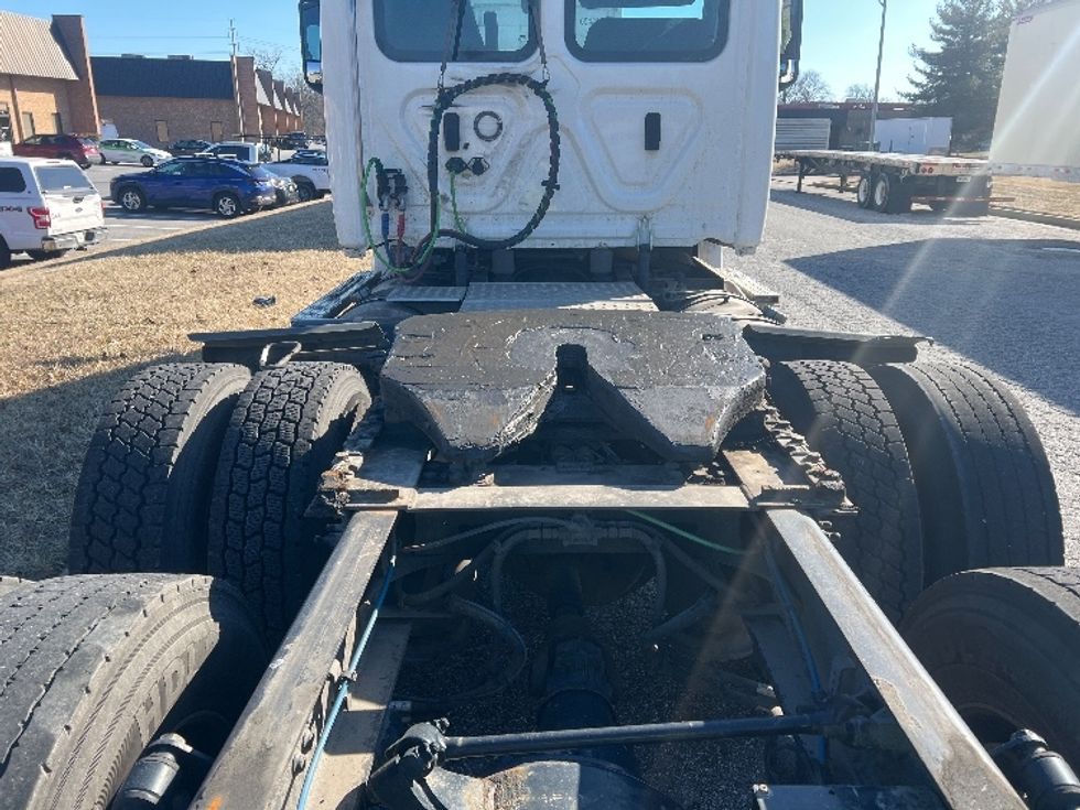 Day Cab Tractor-Heavy Duty Tractors-Freightliner-2020-T12664ST-Essex-MD-318,377\n\t\tmiles-$ 59,750 - Image 6