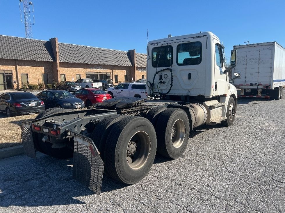 Day Cab Tractor-Heavy Duty Tractors-Freightliner-2020-T12664ST-Essex-MD-318,377\n\t\tmiles-$ 59,750 - Image 7