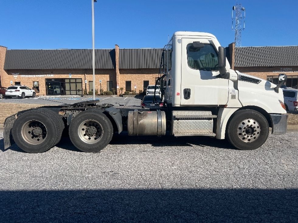 Day Cab Tractor-Heavy Duty Tractors-Freightliner-2020-T12664ST-Essex-MD-318,377\n\t\tmiles-$ 59,750 - Image 8