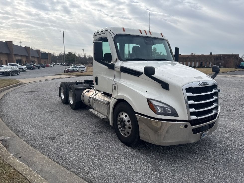 Day Cab Tractor-Heavy Duty Tractors-Freightliner-2020-T12664ST-Essex-MD-390,242\n\t\tmiles-$ 52,000 - Image 1