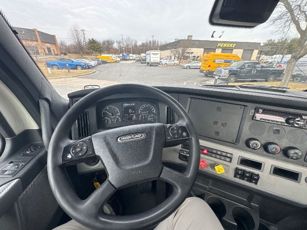 Day Cab Tractor-Heavy Duty Tractors-Freightliner-2020-T12664ST-Essex-MD-390,242\n\t\tmiles-$ 52,000 - Image 11