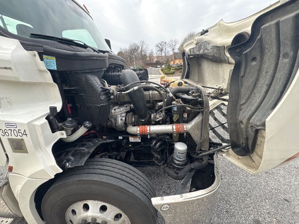 Day Cab Tractor-Heavy Duty Tractors-Freightliner-2020-T12664ST-Essex-MD-390,242\n\t\tmiles-$ 52,000 - Image 15