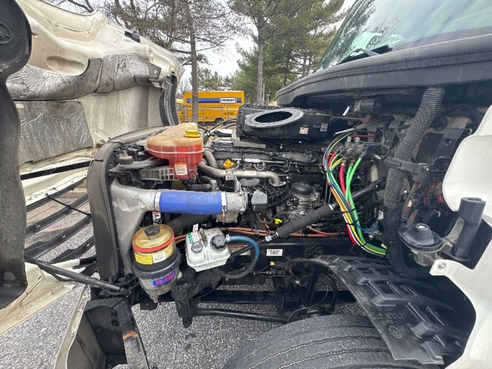 Day Cab Tractor-Heavy Duty Tractors-Freightliner-2020-T12664ST-Essex-MD-390,242\n\t\tmiles-$ 52,000 - Image 16