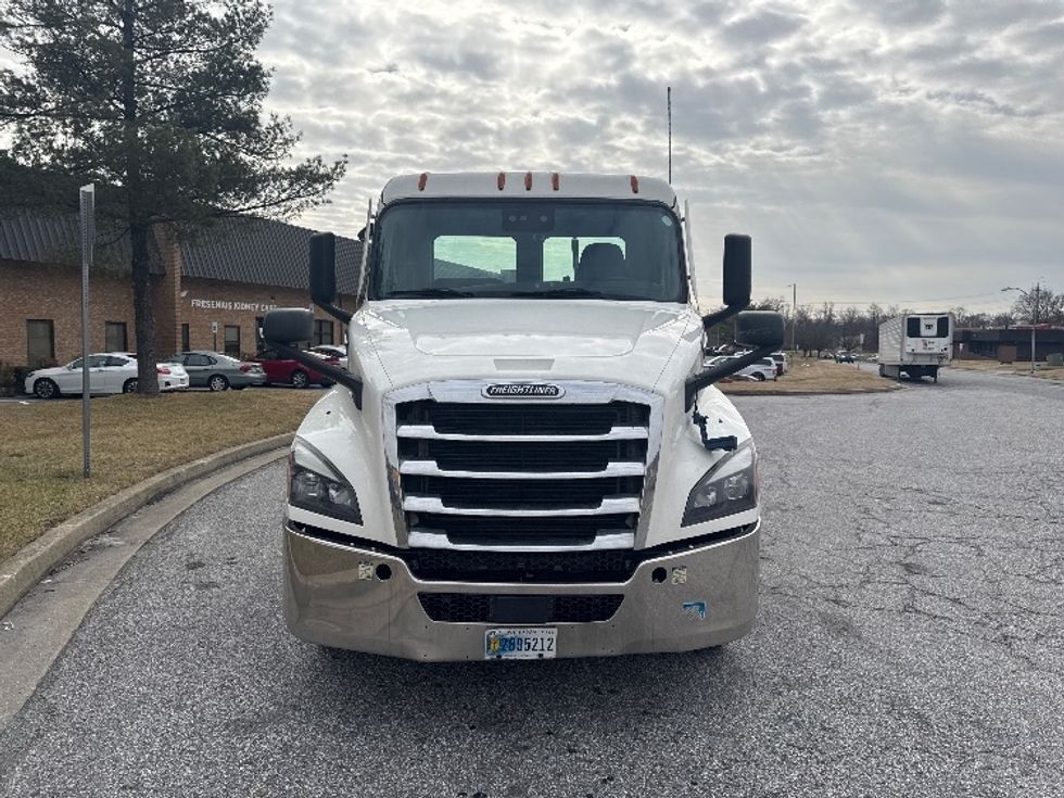 Day Cab Tractor-Heavy Duty Tractors-Freightliner-2020-T12664ST-Essex-MD-390,242\n\t\tmiles-$ 52,000 - Image 2
