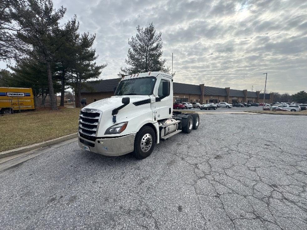 Day Cab Tractor-Heavy Duty Tractors-Freightliner-2020-T12664ST-Essex-MD-390,242\n\t\tmiles-$ 52,000 - Image 3