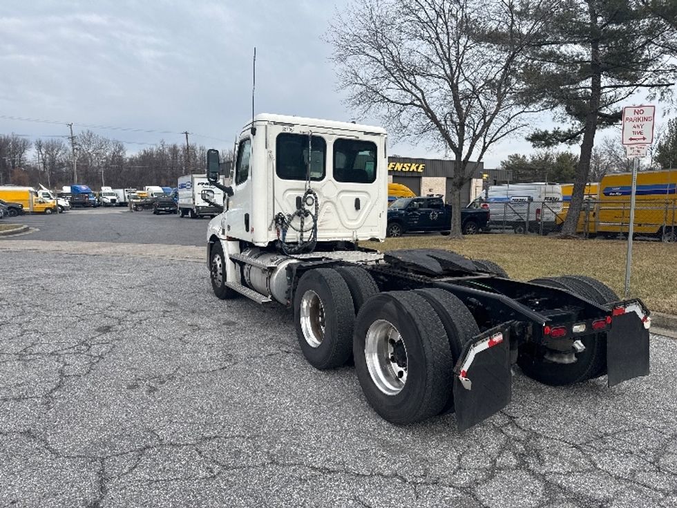 Day Cab Tractor-Heavy Duty Tractors-Freightliner-2020-T12664ST-Essex-MD-390,242\n\t\tmiles-$ 52,000 - Image 5