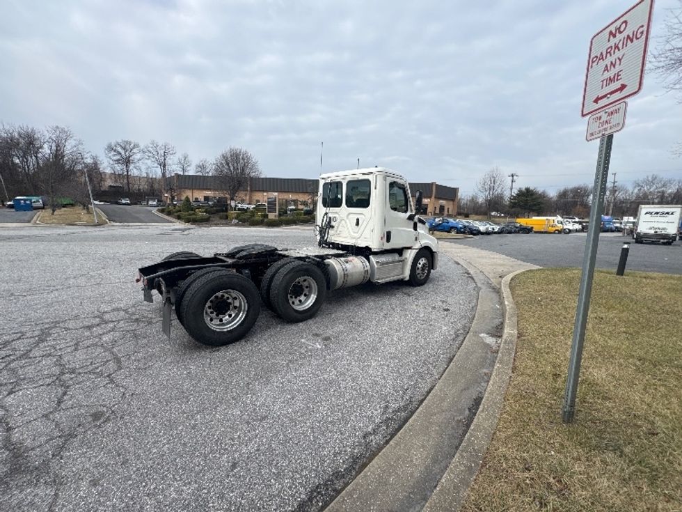 Day Cab Tractor-Heavy Duty Tractors-Freightliner-2020-T12664ST-Essex-MD-390,242\n\t\tmiles-$ 52,000 - Image 7