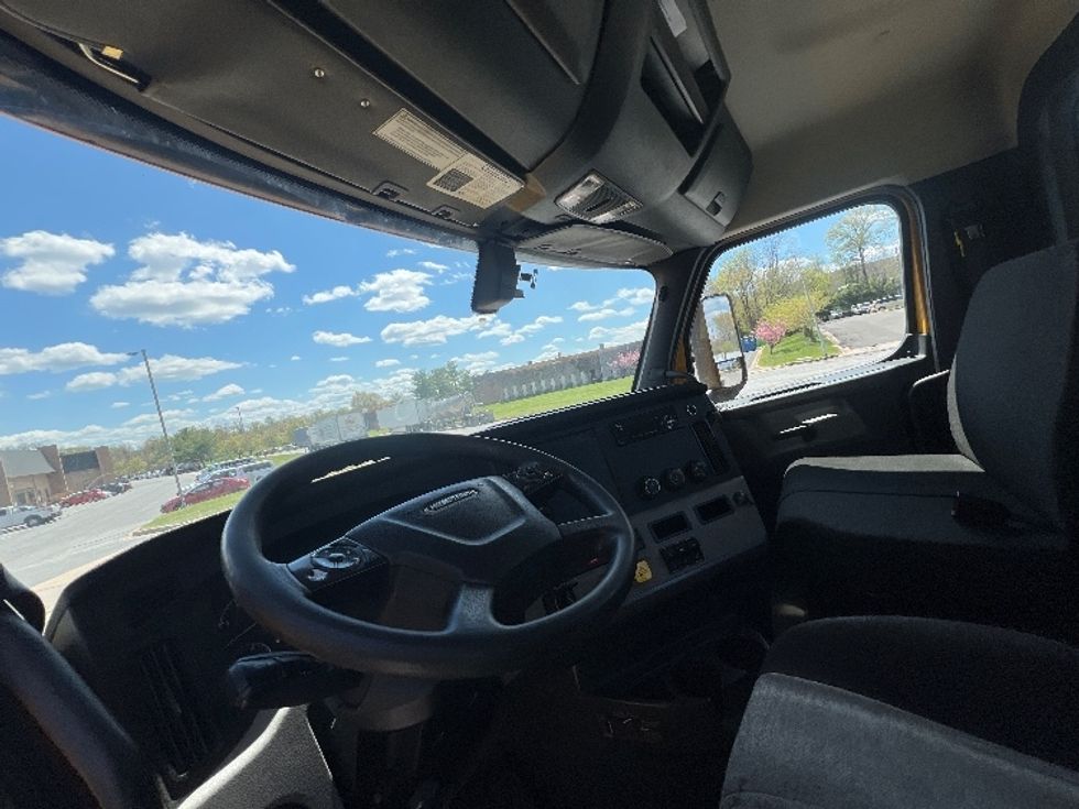 Day Cab Tractor-Heavy Duty Tractors-Freightliner-2020-T12664ST-Essex-MD-445,613\n\t\tmiles-$ 43,000 - Image 10