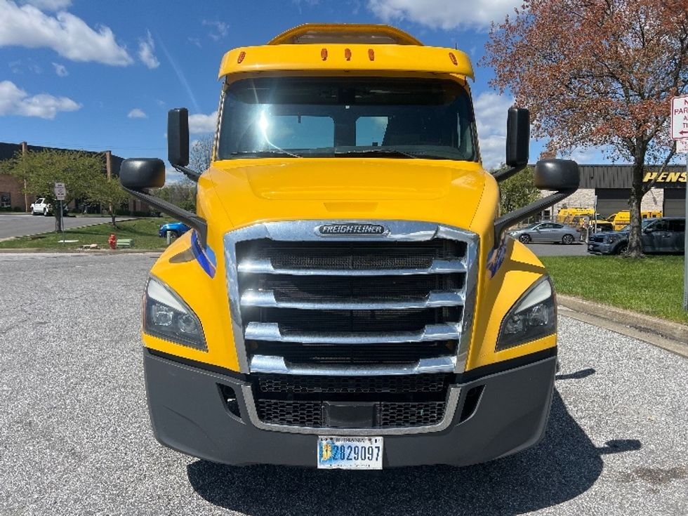 Day Cab Tractor-Heavy Duty Tractors-Freightliner-2020-T12664ST-Essex-MD-445,613\n\t\tmiles-$ 43,000 - Image 2