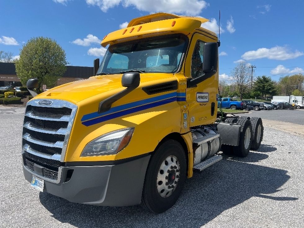 Day Cab Tractor-Heavy Duty Tractors-Freightliner-2020-T12664ST-Essex-MD-445,613\n\t\tmiles-$ 43,000 - Image 3
