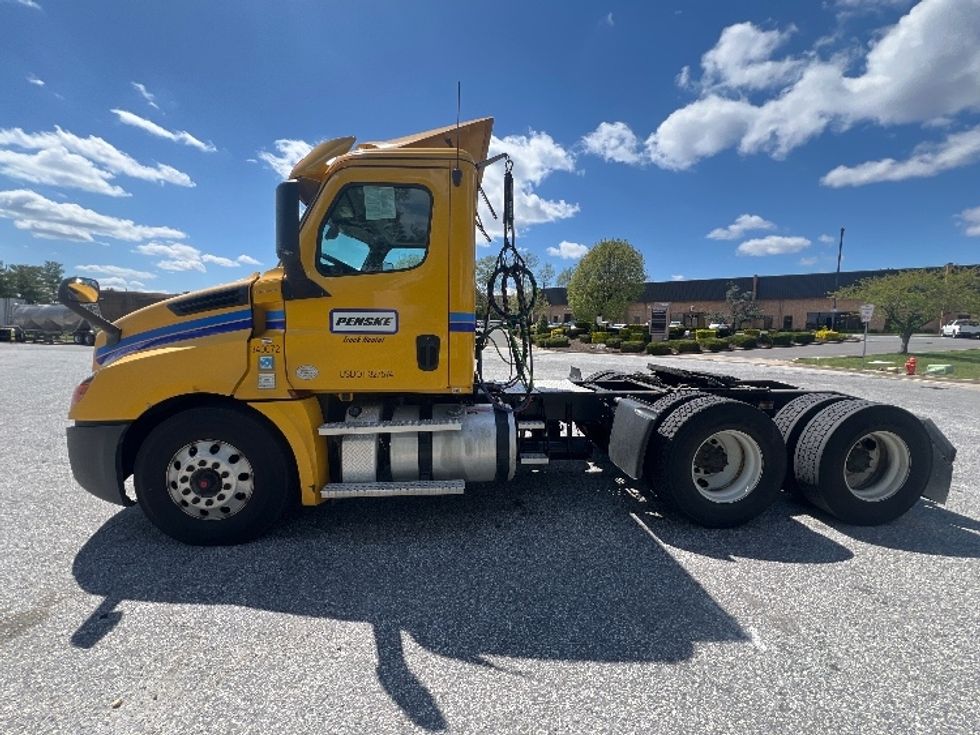 Day Cab Tractor-Heavy Duty Tractors-Freightliner-2020-T12664ST-Essex-MD-445,613\n\t\tmiles-$ 43,000 - Image 4