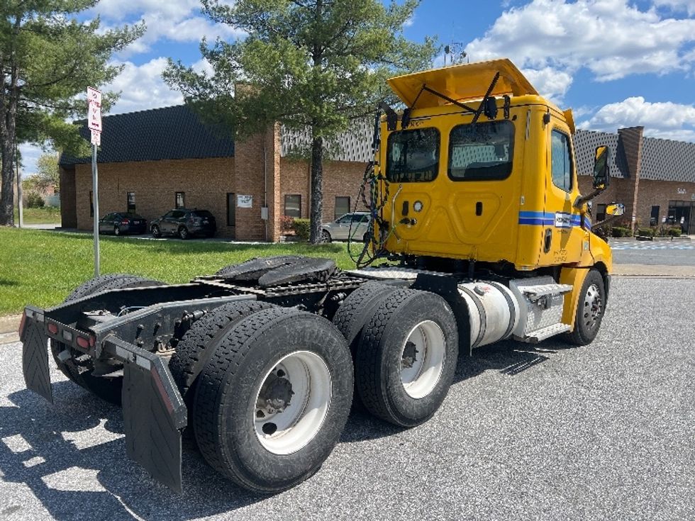 Day Cab Tractor-Heavy Duty Tractors-Freightliner-2020-T12664ST-Essex-MD-445,613\n\t\tmiles-$ 43,000 - Image 7