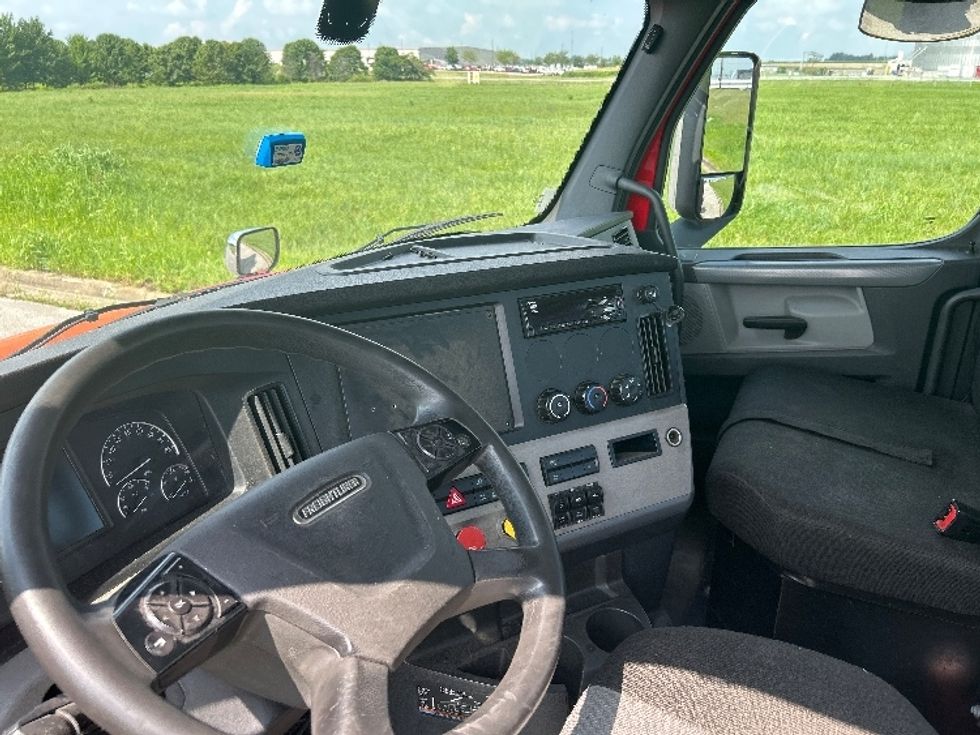 Day Cab Tractor-Heavy Duty Tractors-Freightliner-2020-T12664ST-Evansville-IN-352,562\n\t\tmiles-$ 50,500 - Image 10