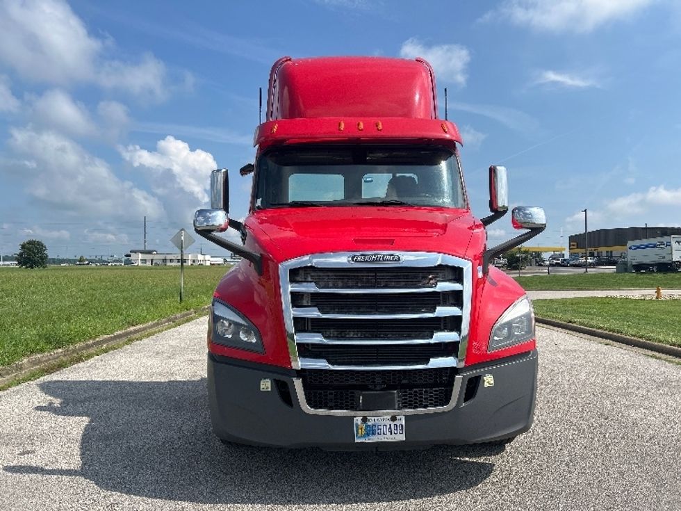 Day Cab Tractor-Heavy Duty Tractors-Freightliner-2020-T12664ST-Evansville-IN-352,562\n\t\tmiles-$ 50,500 - Image 2