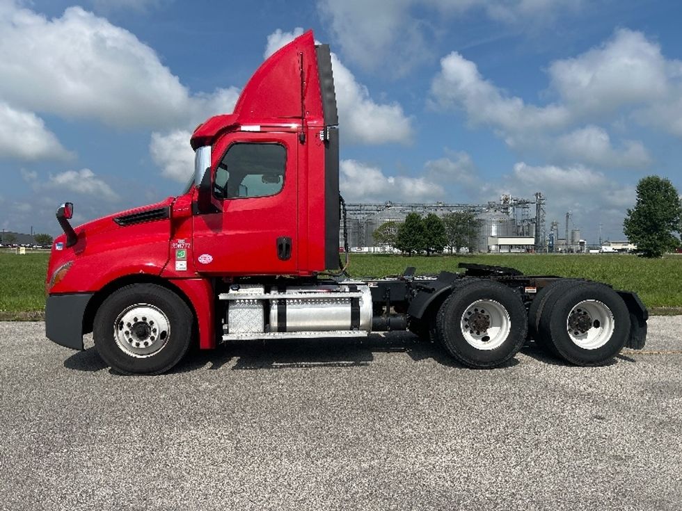 Day Cab Tractor-Heavy Duty Tractors-Freightliner-2020-T12664ST-Evansville-IN-352,562\n\t\tmiles-$ 50,500 - Image 4