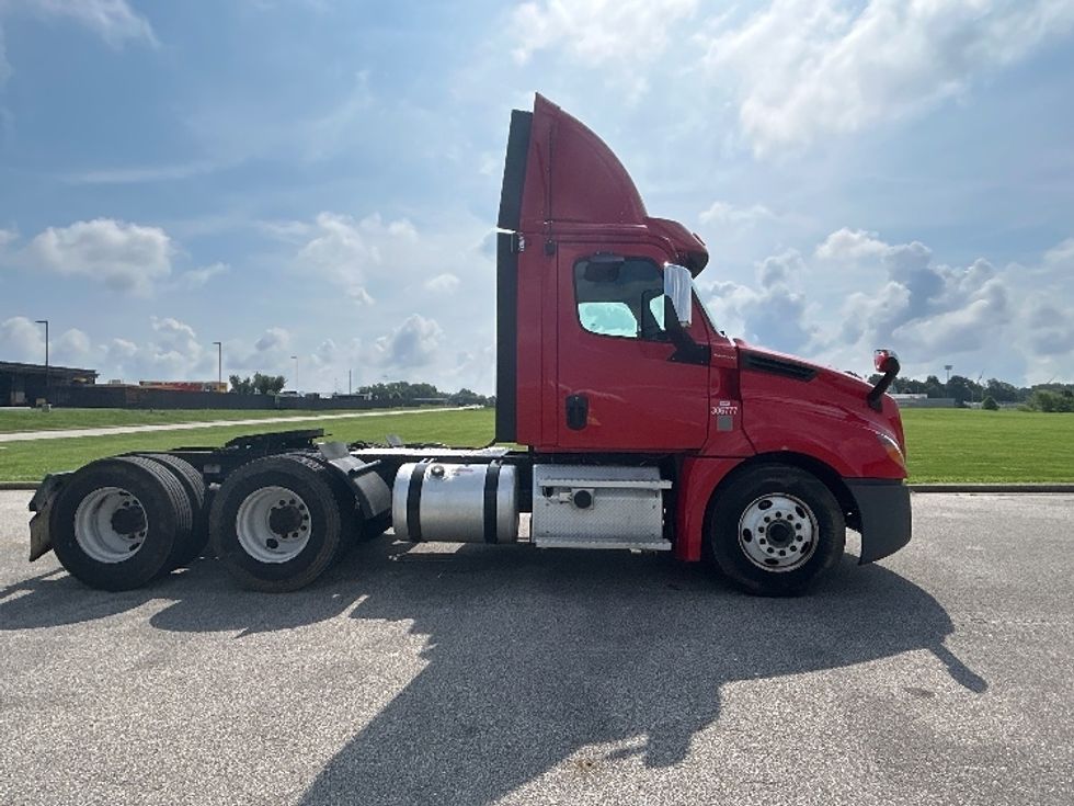 Day Cab Tractor-Heavy Duty Tractors-Freightliner-2020-T12664ST-Evansville-IN-352,562\n\t\tmiles-$ 50,500 - Image 8