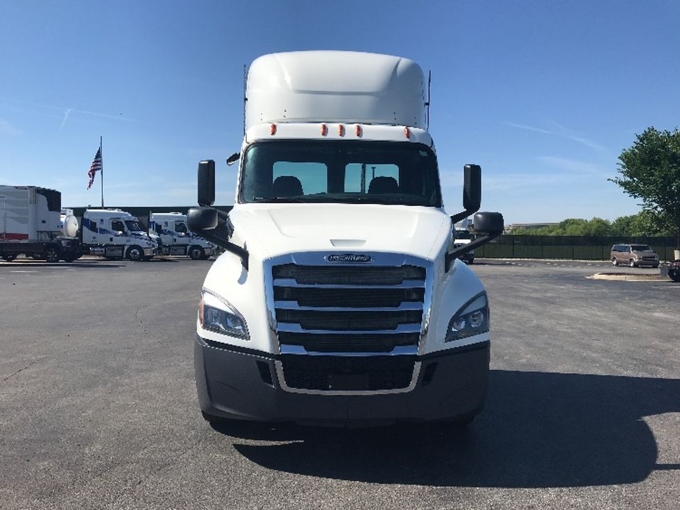 Day Cab Tractor-Heavy Duty Tractors-Freightliner-2020-T12664ST-Evansville-IN-459,782\n\t\tmiles-$ 59,500 - Image 2