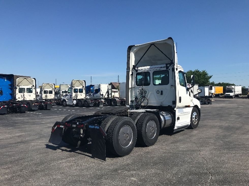 Day Cab Tractor-Heavy Duty Tractors-Freightliner-2020-T12664ST-Evansville-IN-459,782\n\t\tmiles-$ 59,500 - Image 7