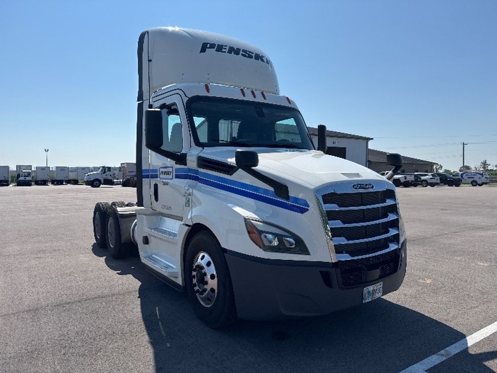 Day Cab Tractor-Heavy Duty Tractors-Freightliner-2020-T12664ST-Evansville-IN-482,523\n\t\tmiles-$ 46,000 - Image 1