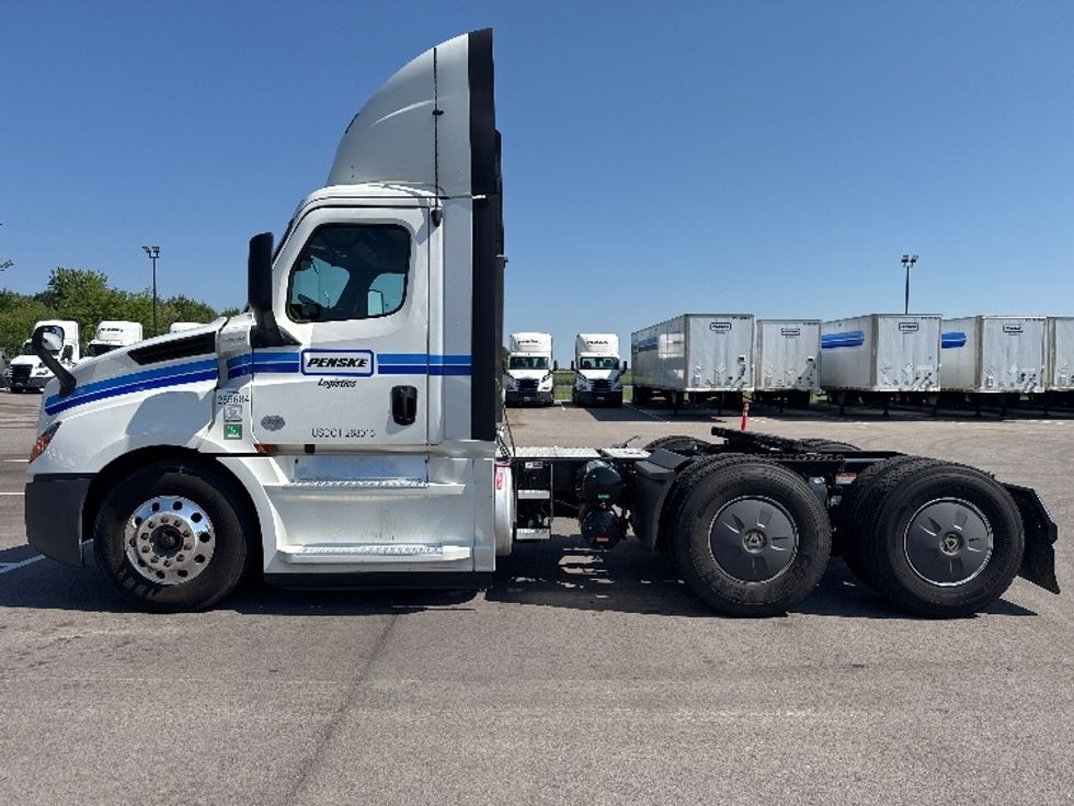 Day Cab Tractor-Heavy Duty Tractors-Freightliner-2020-T12664ST-Evansville-IN-482,523\n\t\tmiles-$ 46,000 - Image 4