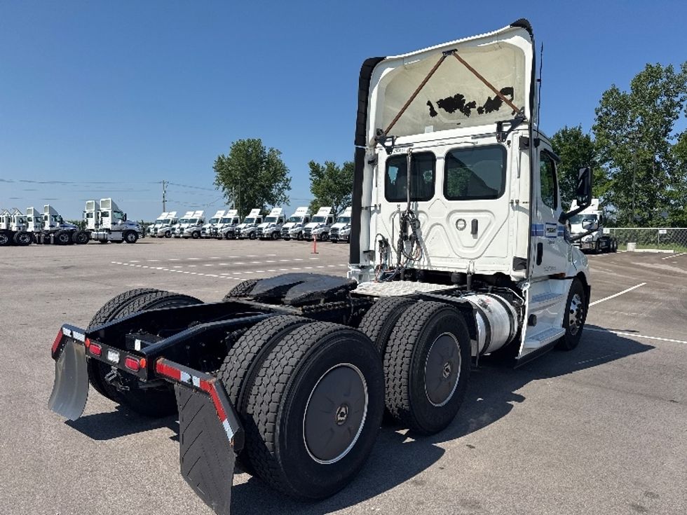 Day Cab Tractor-Heavy Duty Tractors-Freightliner-2020-T12664ST-Evansville-IN-482,523\n\t\tmiles-$ 46,000 - Image 7