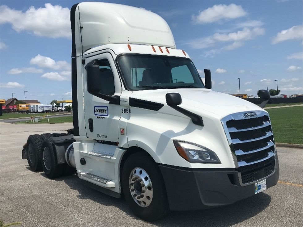 Day Cab Tractor-Heavy Duty Tractors-Freightliner-2020-T12664ST-Evansville-IN-489,190\n\t\tmiles-$ 55,750 - Image 1