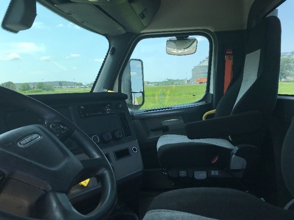 Day Cab Tractor-Heavy Duty Tractors-Freightliner-2020-T12664ST-Evansville-IN-489,190\n\t\tmiles-$ 55,750 - Image 10