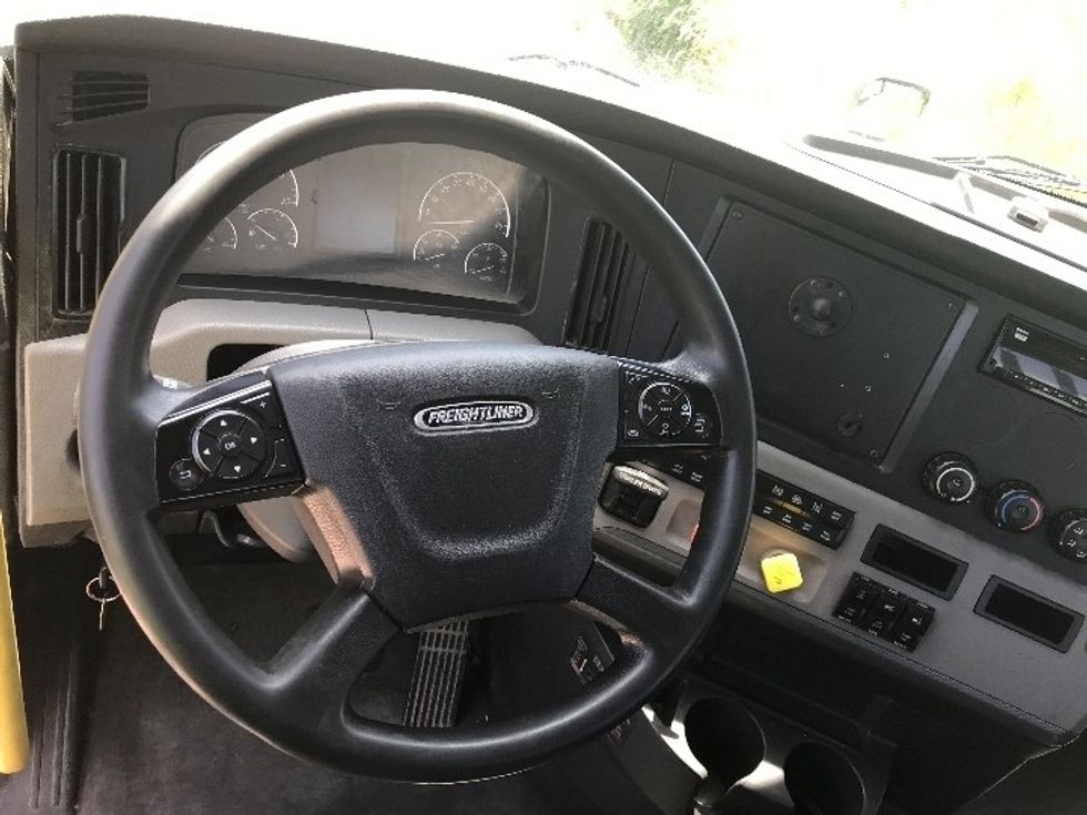 Day Cab Tractor-Heavy Duty Tractors-Freightliner-2020-T12664ST-Evansville-IN-489,190\n\t\tmiles-$ 55,750 - Image 11