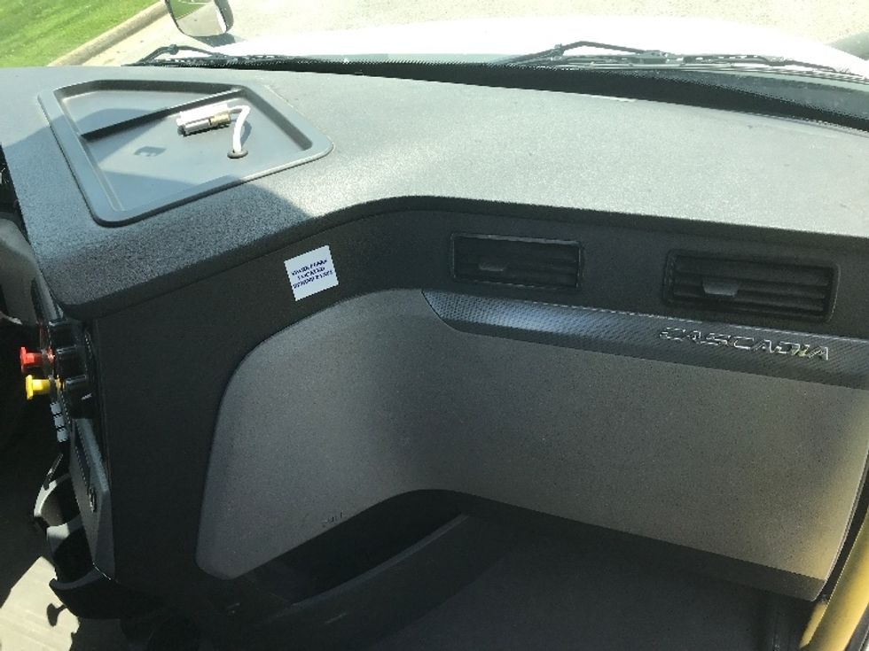 Day Cab Tractor-Heavy Duty Tractors-Freightliner-2020-T12664ST-Evansville-IN-489,190\n\t\tmiles-$ 55,750 - Image 13