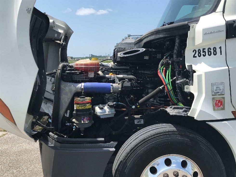 Day Cab Tractor-Heavy Duty Tractors-Freightliner-2020-T12664ST-Evansville-IN-489,190\n\t\tmiles-$ 55,750 - Image 16