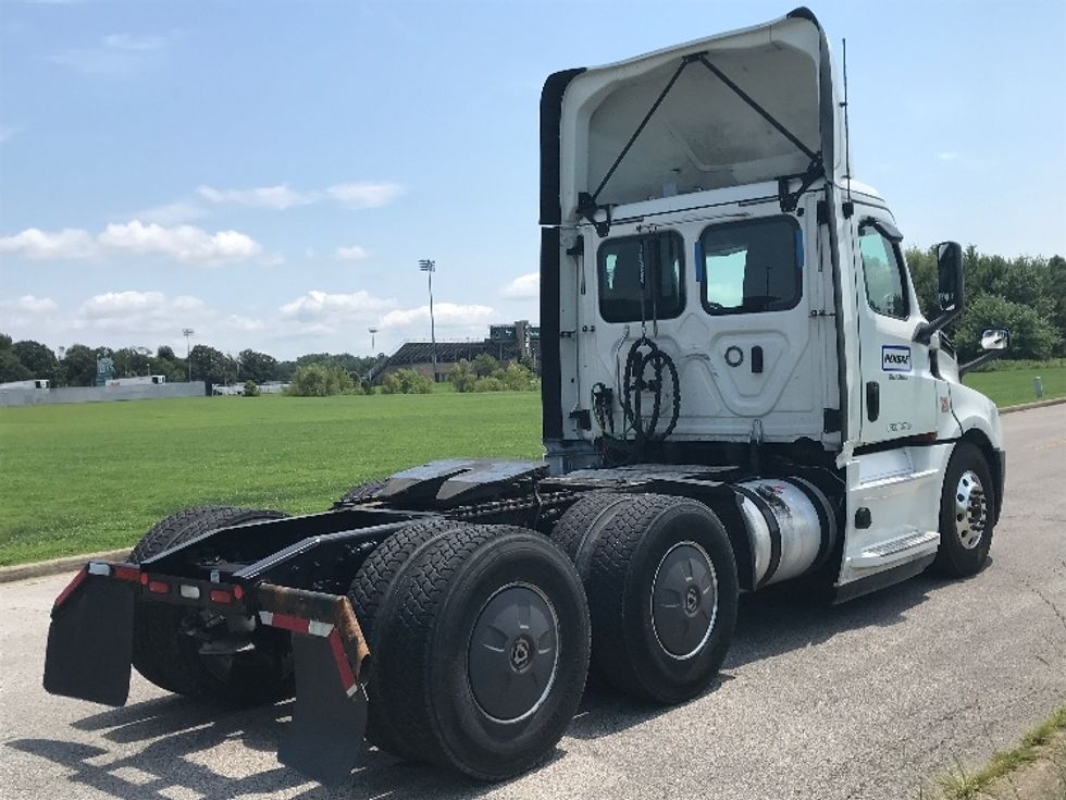 Day Cab Tractor-Heavy Duty Tractors-Freightliner-2020-T12664ST-Evansville-IN-489,190\n\t\tmiles-$ 55,750 - Image 7