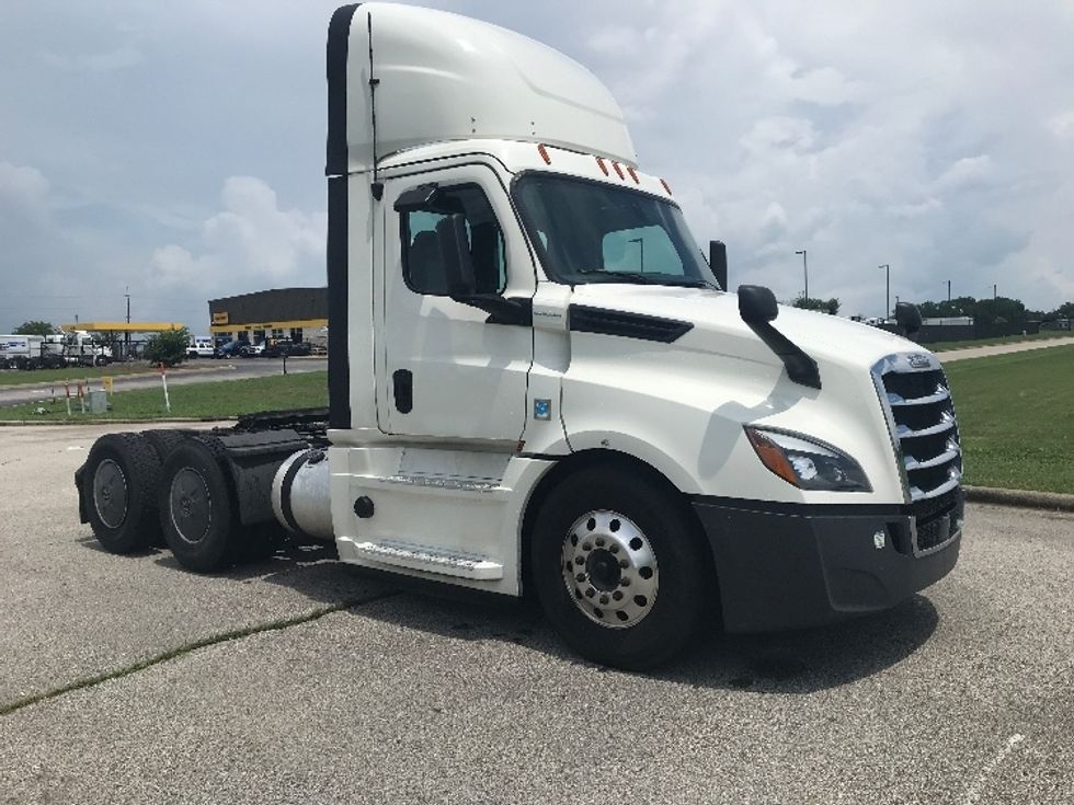 Day Cab Tractor-Heavy Duty Tractors-Freightliner-2020-T12664ST-Evansville-IN-621,629\n\t\tmiles-$ 36,000 - Image 1