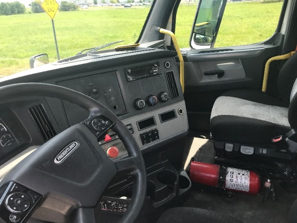 Day Cab Tractor-Heavy Duty Tractors-Freightliner-2020-T12664ST-Evansville-IN-621,629\n\t\tmiles-$ 36,000 - Image 10