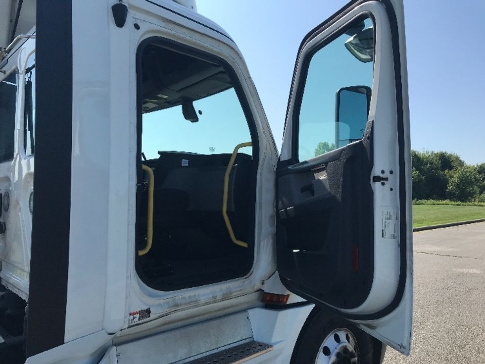 Day Cab Tractor-Heavy Duty Tractors-Freightliner-2020-T12664ST-Evansville-IN-631,286\n\t\tmiles-$ 35,000 - Image 12