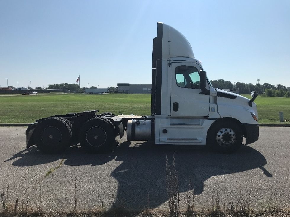 Day Cab Tractor-Heavy Duty Tractors-Freightliner-2020-T12664ST-Evansville-IN-631,286\n\t\tmiles-$ 35,000 - Image 8