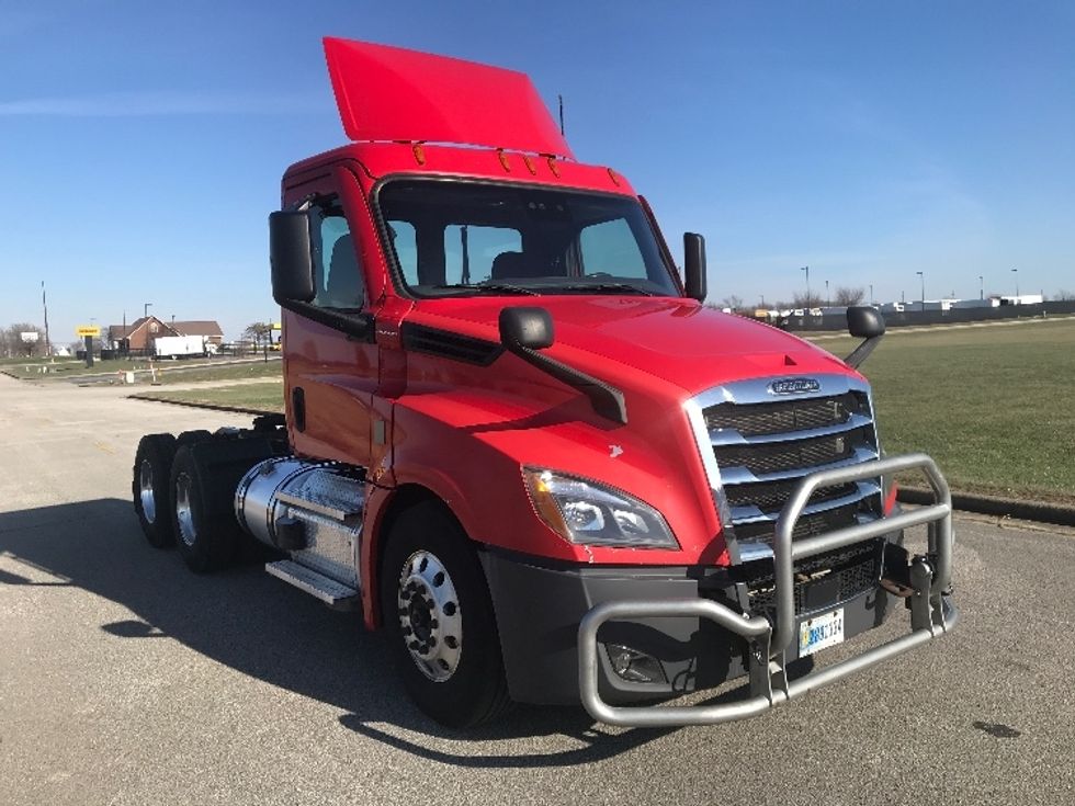 Day Cab Tractor-Heavy Duty Tractors-Freightliner-2020-T12664ST-Evansville-IN-669,421\n\t\tmiles-$ 30,750 - Image 1