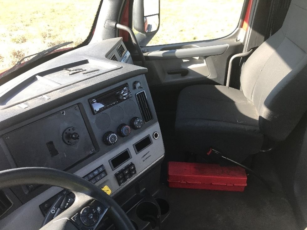 Day Cab Tractor-Heavy Duty Tractors-Freightliner-2020-T12664ST-Evansville-IN-669,421\n\t\tmiles-$ 30,750 - Image 10