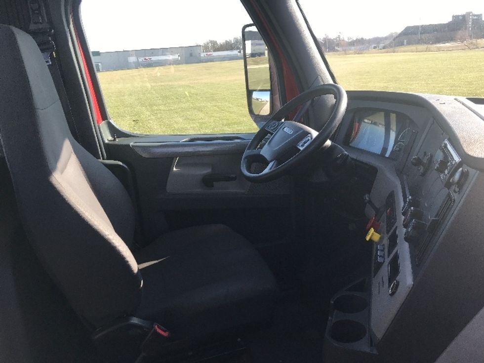 Day Cab Tractor-Heavy Duty Tractors-Freightliner-2020-T12664ST-Evansville-IN-669,421\n\t\tmiles-$ 30,750 - Image 14