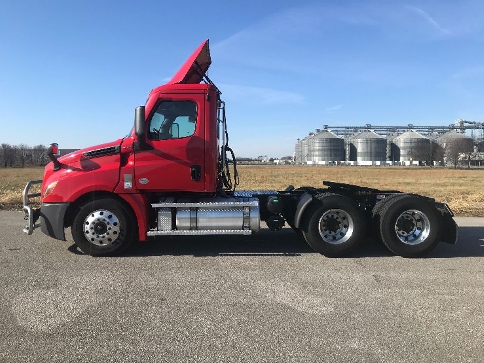 Day Cab Tractor-Heavy Duty Tractors-Freightliner-2020-T12664ST-Evansville-IN-669,421\n\t\tmiles-$ 30,750 - Image 4
