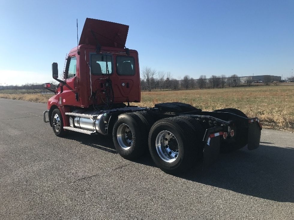 Day Cab Tractor-Heavy Duty Tractors-Freightliner-2020-T12664ST-Evansville-IN-669,421\n\t\tmiles-$ 30,750 - Image 5