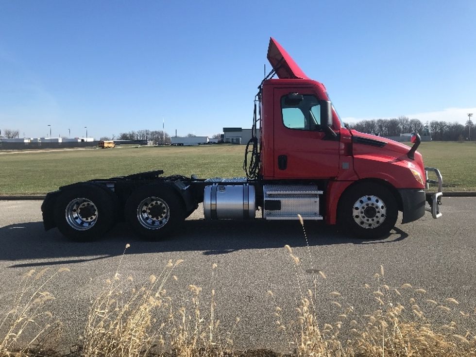 Day Cab Tractor-Heavy Duty Tractors-Freightliner-2020-T12664ST-Evansville-IN-669,421\n\t\tmiles-$ 30,750 - Image 8