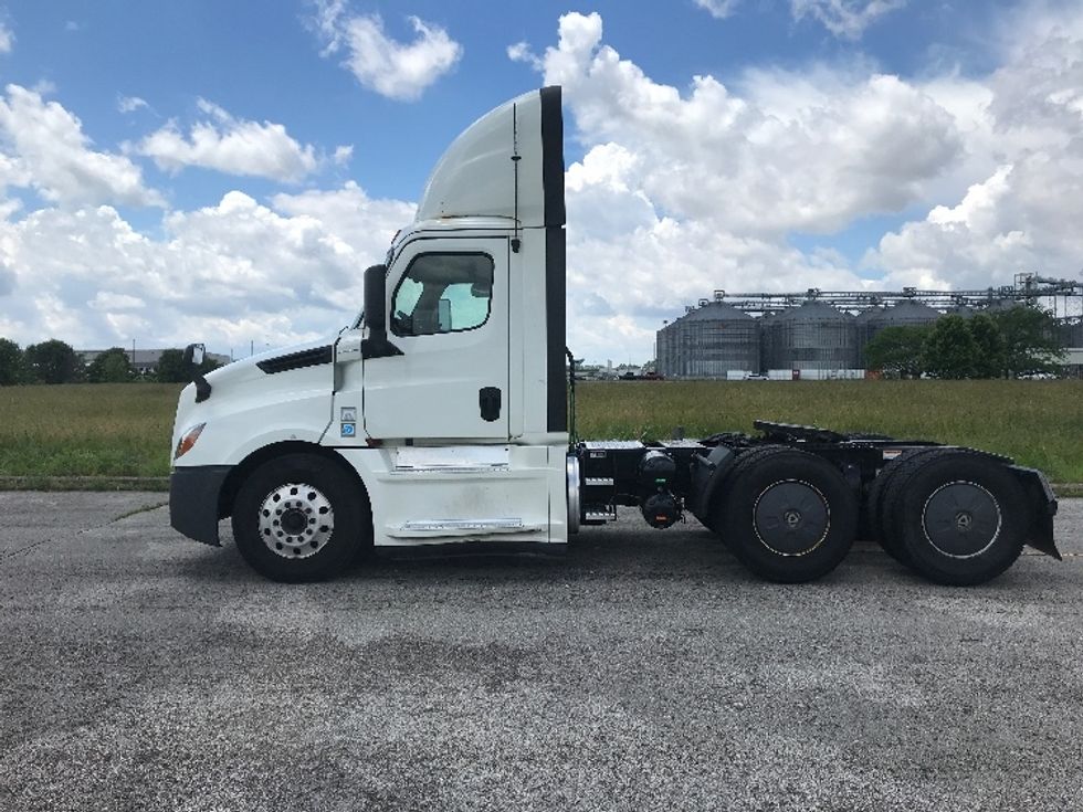 Day Cab Tractor-Heavy Duty Tractors-Freightliner-2020-T12664ST-Evansville-IN-693,353\n\t\tmiles-$ 29,750 - Image 4