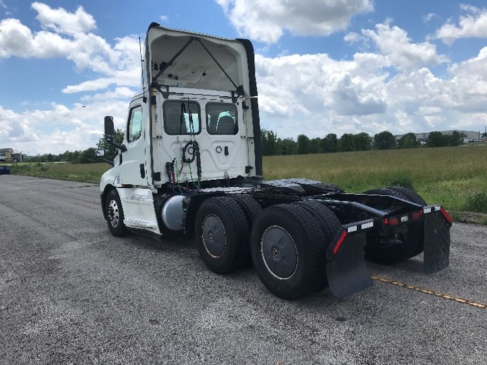 Day Cab Tractor-Heavy Duty Tractors-Freightliner-2020-T12664ST-Evansville-IN-693,353\n\t\tmiles-$ 29,750 - Image 5
