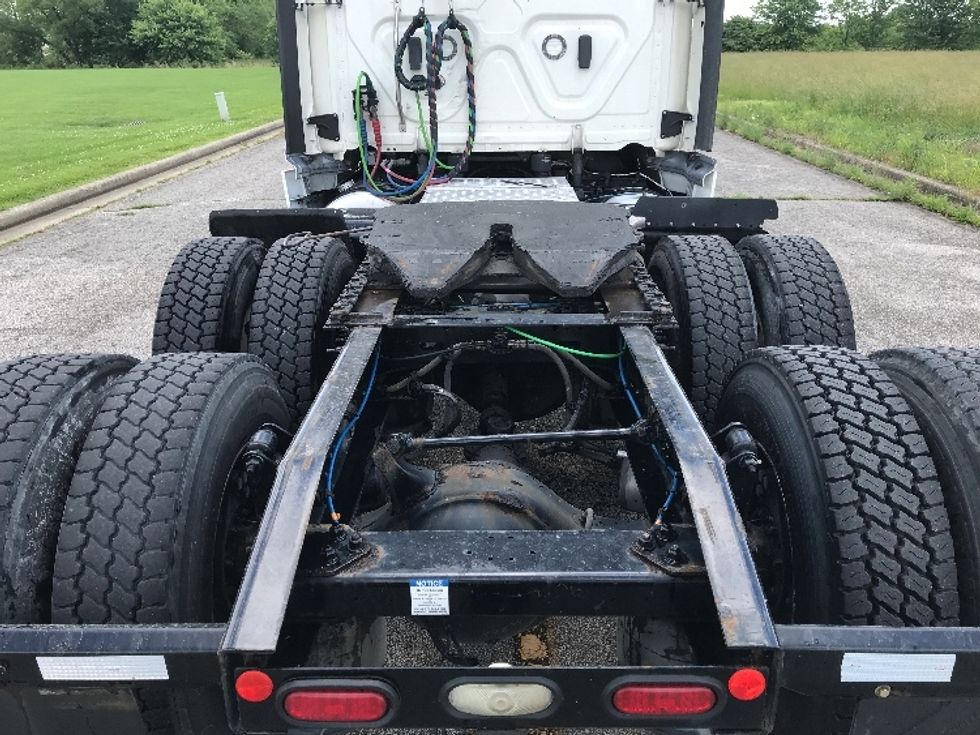 Day Cab Tractor-Heavy Duty Tractors-Freightliner-2020-T12664ST-Evansville-IN-693,353\n\t\tmiles-$ 29,750 - Image 6