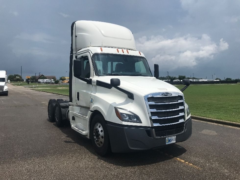 Day Cab Tractor-Heavy Duty Tractors-Freightliner-2020-T12664ST-Evansville-IN-713,196\n\t\tmiles-$ 28,750 - Image 1
