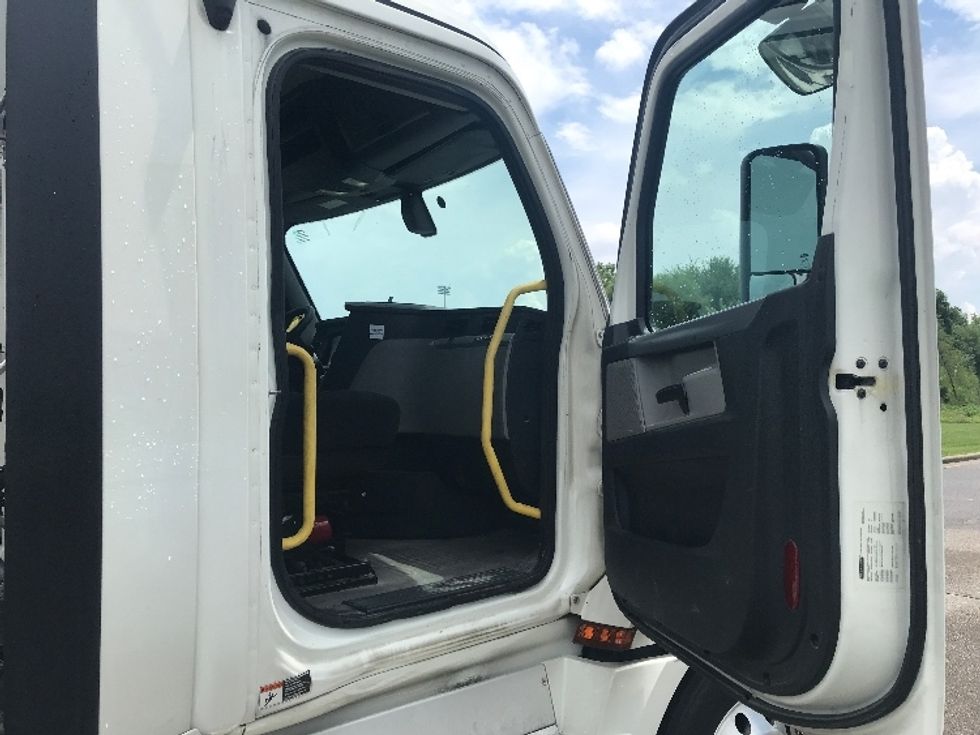 Day Cab Tractor-Heavy Duty Tractors-Freightliner-2020-T12664ST-Evansville-IN-713,196\n\t\tmiles-$ 28,750 - Image 12