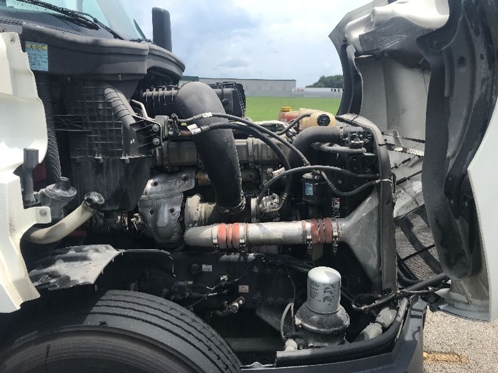 2020 Freightliner Cascadia 126" Day cab photo 12