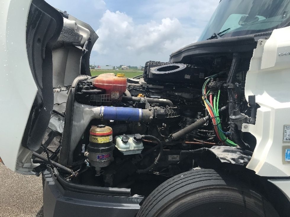 2020 Freightliner Cascadia 126" Day cab photo 13